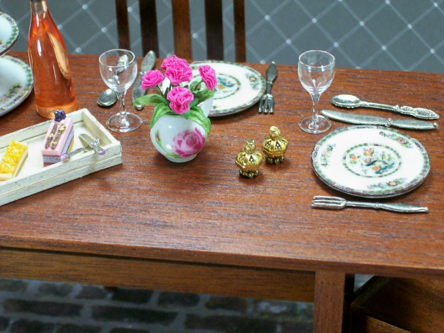 Dollhouse Miniature Salt n Pepper Shakers One Pair Gold One Inch Scale