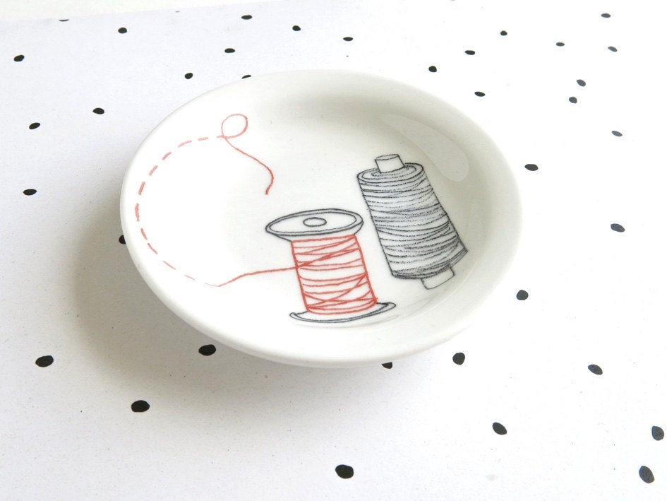 Tea bag holder - Two spools of thread