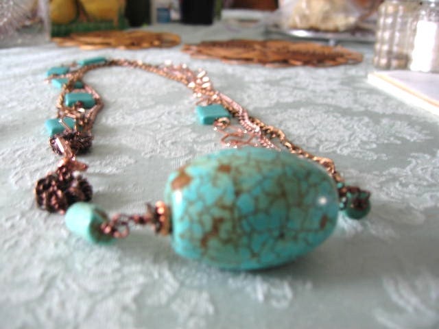 Robins Egg .... necklace, "turquoise" magnasite, coppery chain