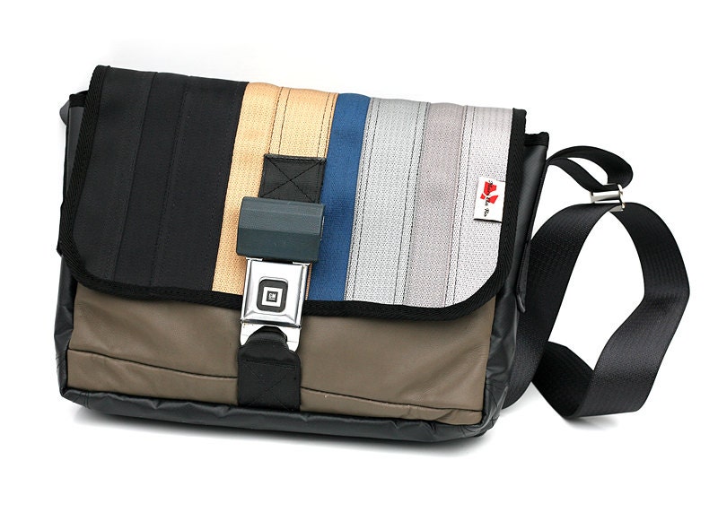 Three Speed Medium made from recycled car seat belt and car leather 1/1