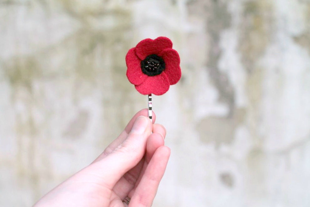 Women's Poppy Hair Pin // Ruby Red // Felt Flower Hair Accessory by OrdinaryMommy on Etsy
