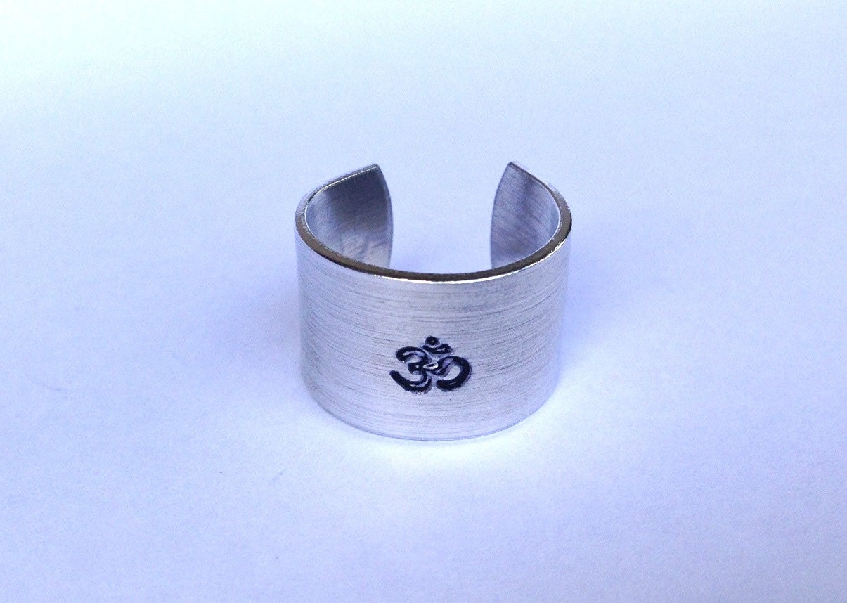 Om-  Ring