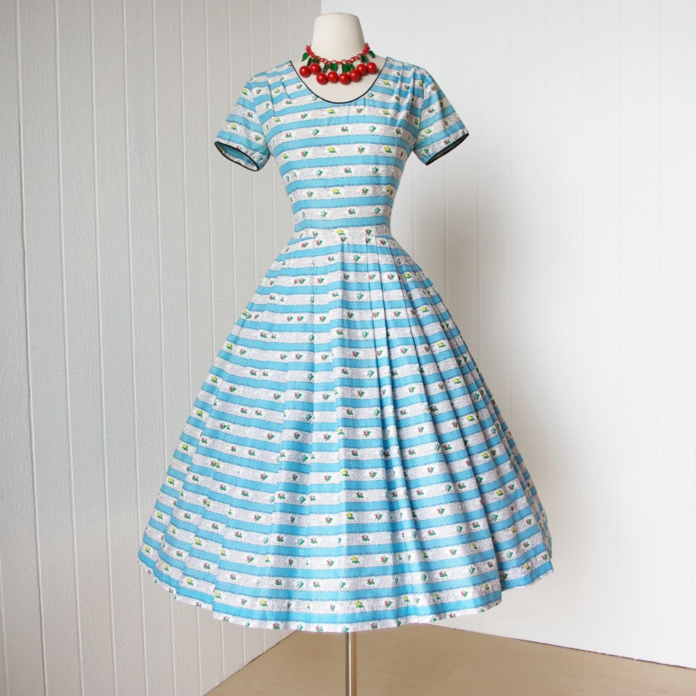 vintage 1950's dress ...staple JERRY GILDEN frederick's ditsy floral novelty print cotton full skirt pin-up dress