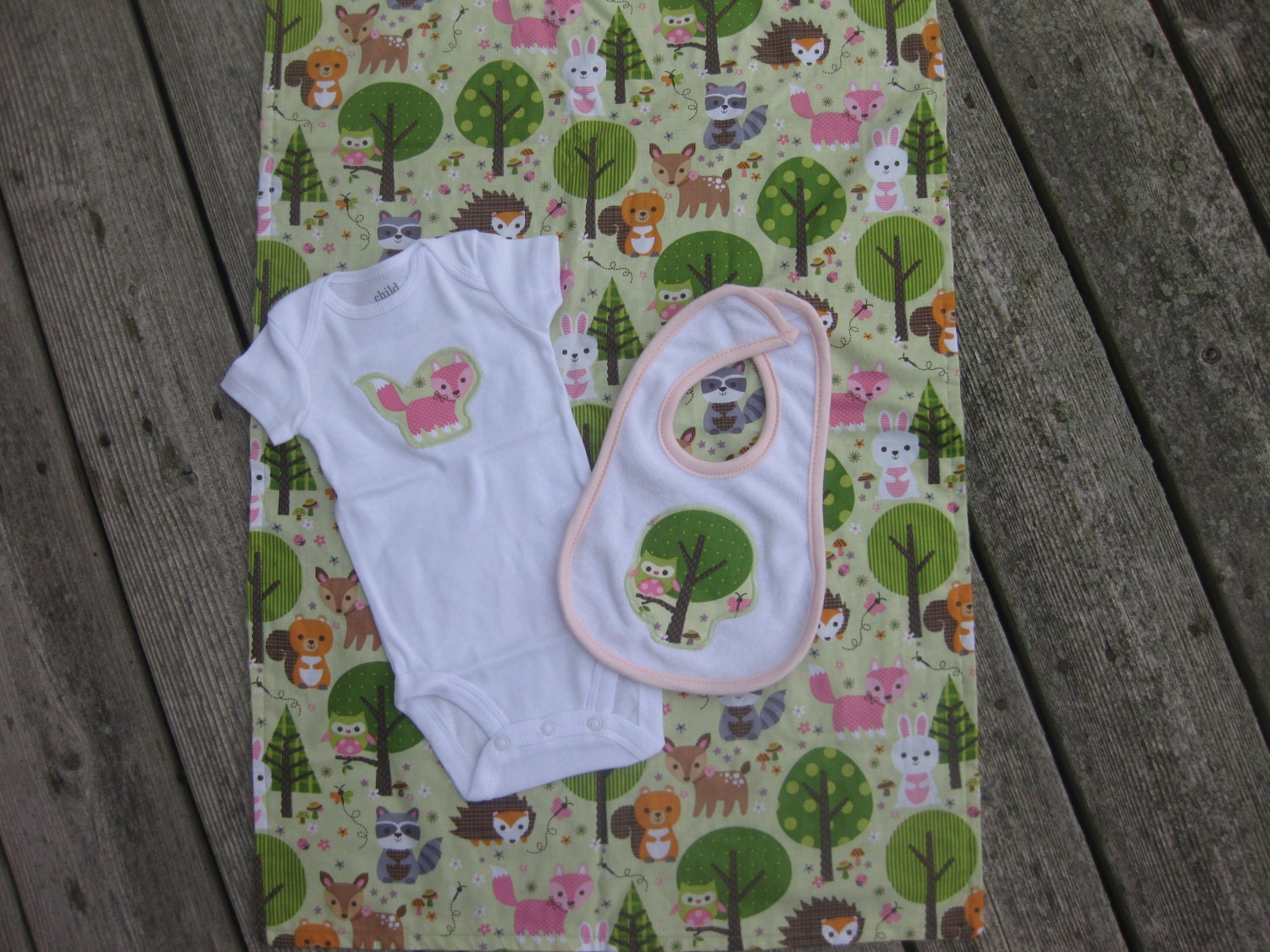Baby girl pink green gift set woodland fabric bib onesie & blanket racoon fox bunny hedgehog deer squirrel owl toadstool butterfly trees