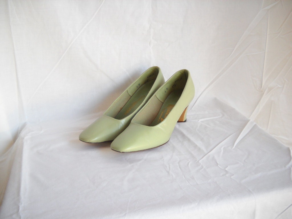 Vintage Shoes Size 6 N Heels Pastel Green Pumps Mr Don 1970s Shoes Spring Fashion
