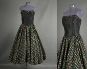 Vintage 50s Dress / Full Skirt Floral Strapless Dress / 1950s Dress