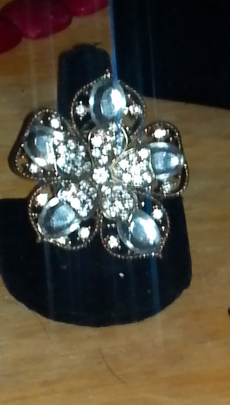 Large Flower Rinestone Ring