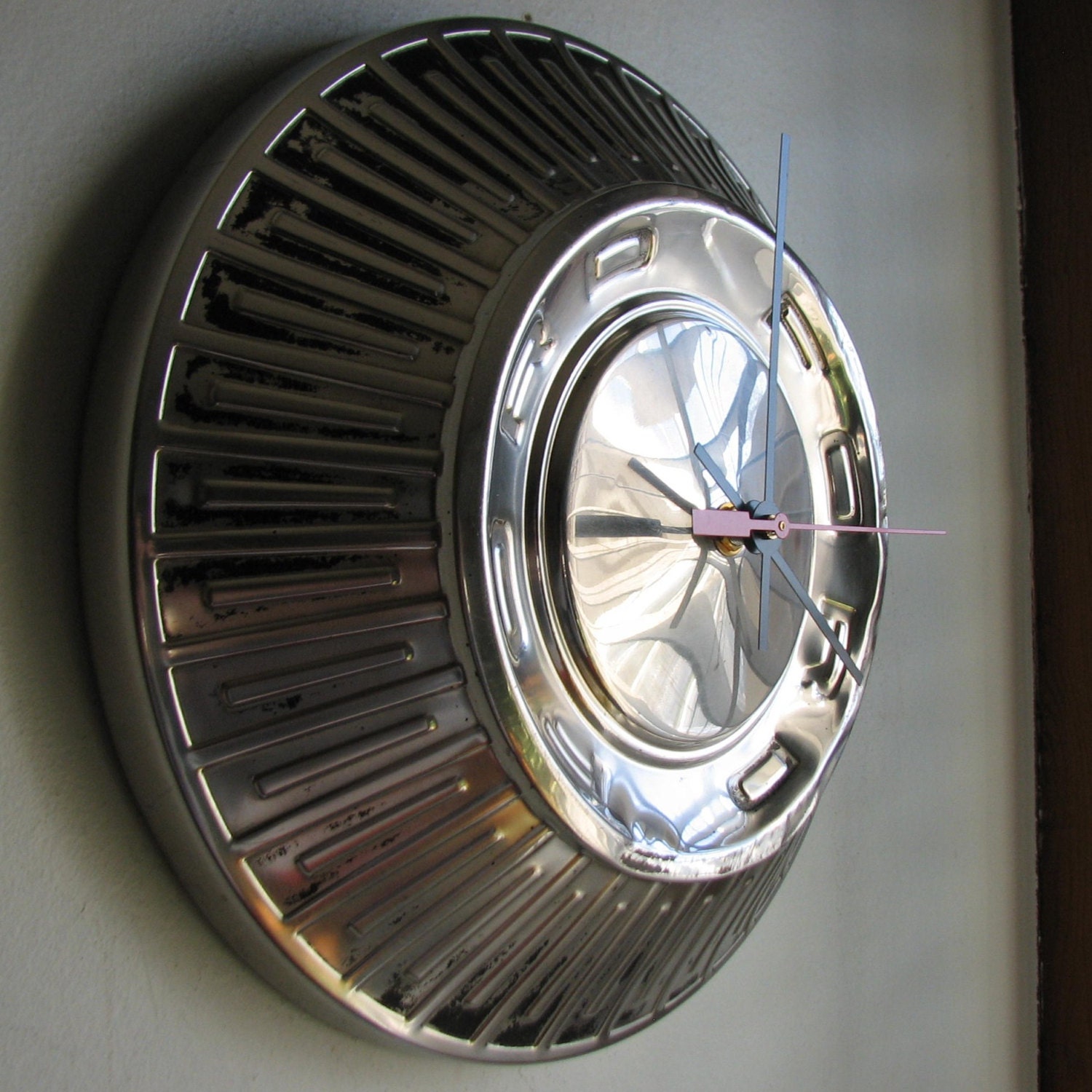 1965-67 Ford Falcon/Fairlane Galaxie Hubcap Clock    no. 1697