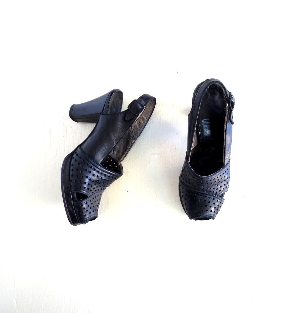 Vintage 1940s Heels / 40s Shoes / Platform Heels / Perforated Leather / Peeptoe Shoes / Size 6.5