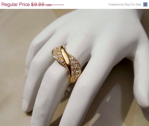On Sale Vintage Gold faux diamond ring size 8