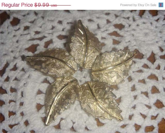 Summer Sale Vintage gold 5 leaf brooch