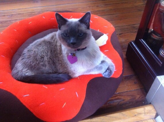 Frosted Donut Pet Bed