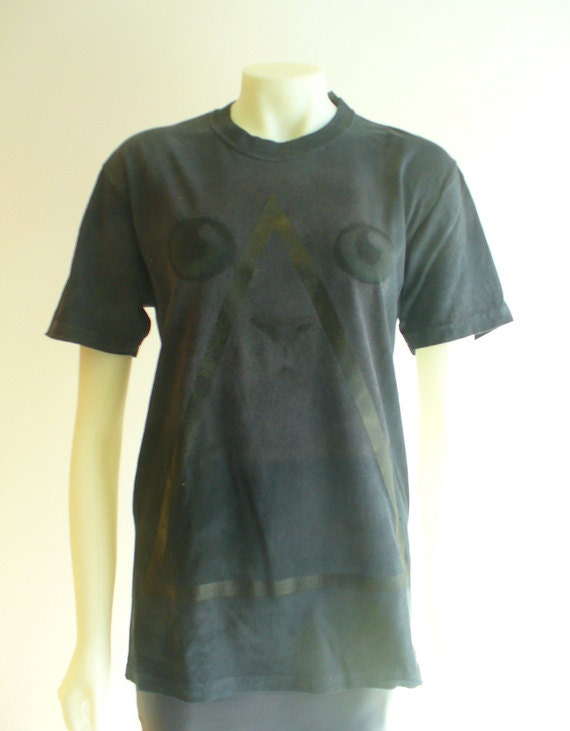 2 LEFT   Black Triangle Cat Face Tshirt