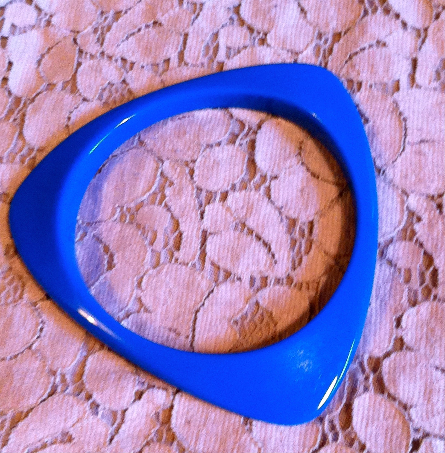 Vintage Triangular Plastic Bracelet in Marine Blue