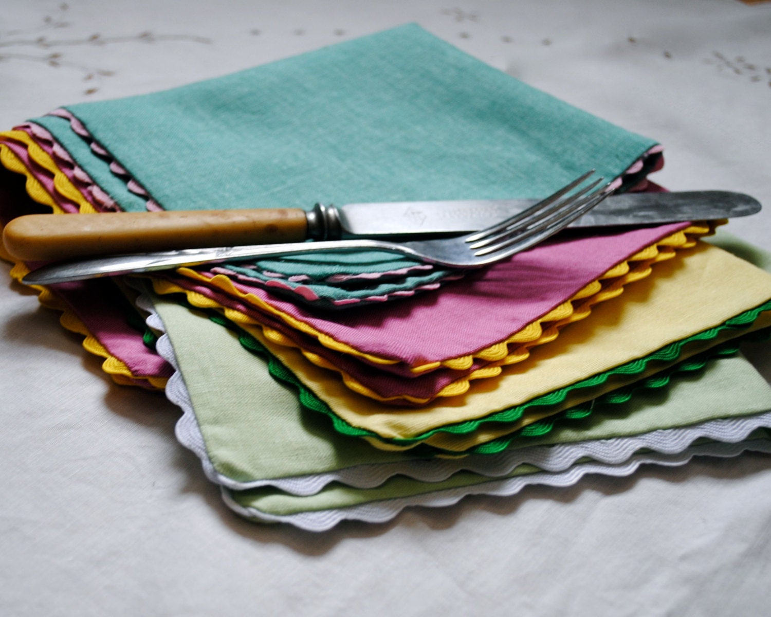 Linen Napkins SET of 4 - Retro Pastels Reversible Napkins Edged in Rick-Rack - Spring Table Decor (Ready to Ship)
