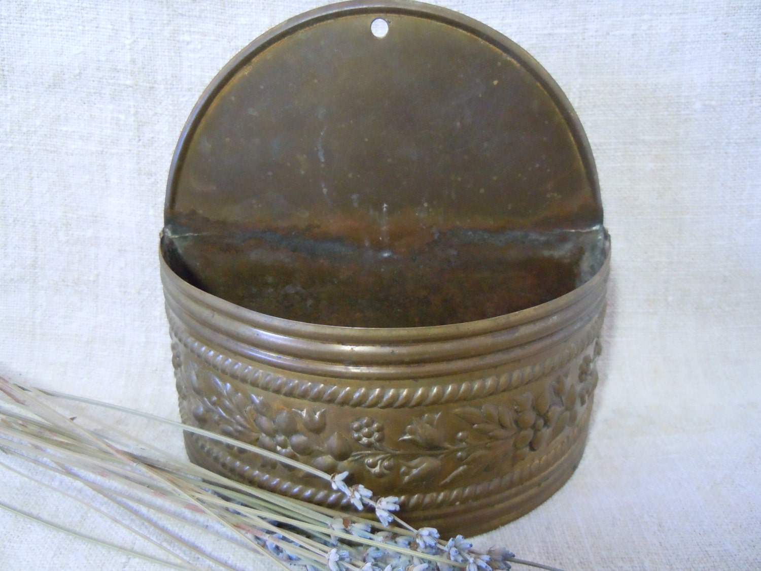 Vintage BRASS WALL PLANTER Garden Decor Floral Design Cottage Home Style