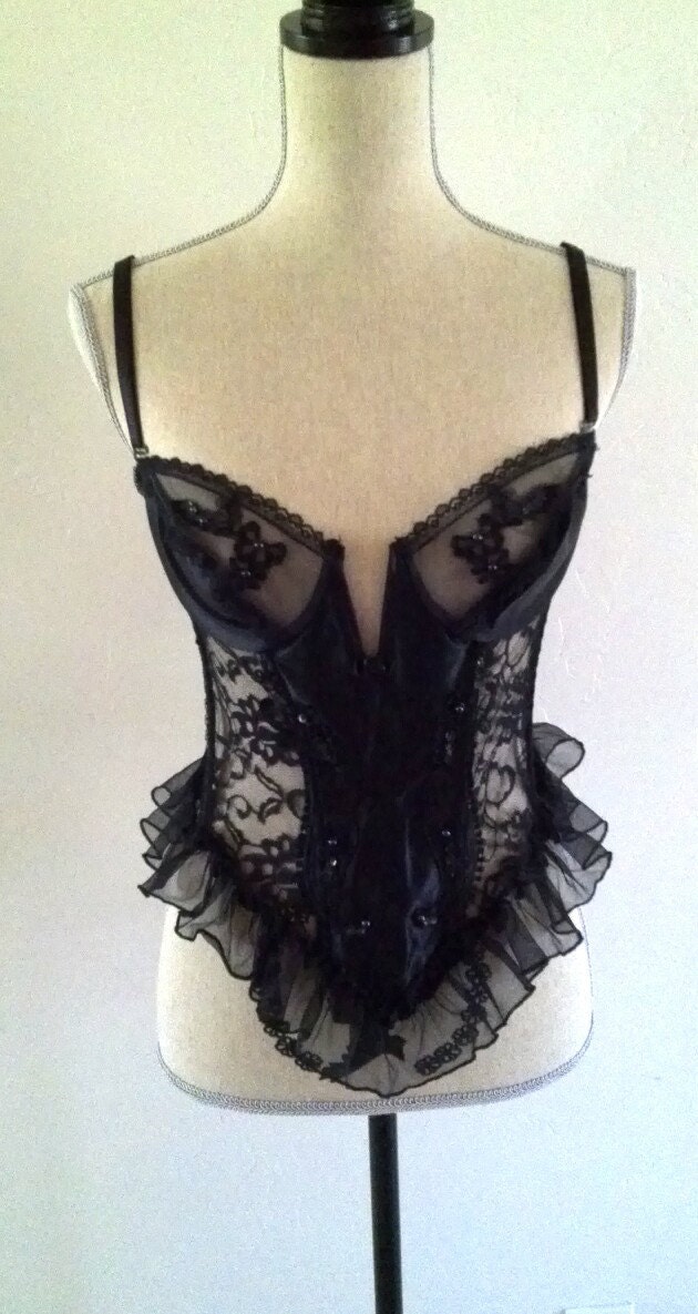 hot..sexy.. 80s Fredericks of HOLLYWOOD romantic..anytime day or night..beads..lace...velvet.. 34 usa made