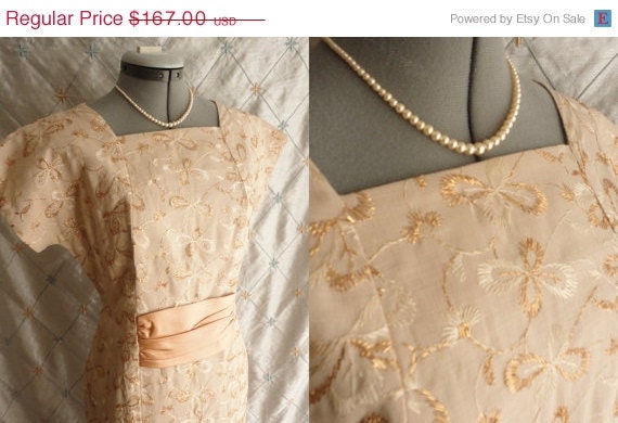 Sale 50s Dress // Wiggle Dress // Wedding Dress // Vintage 1950s Tan Ecru Dress with Gold and Ivory Embroidery Size L