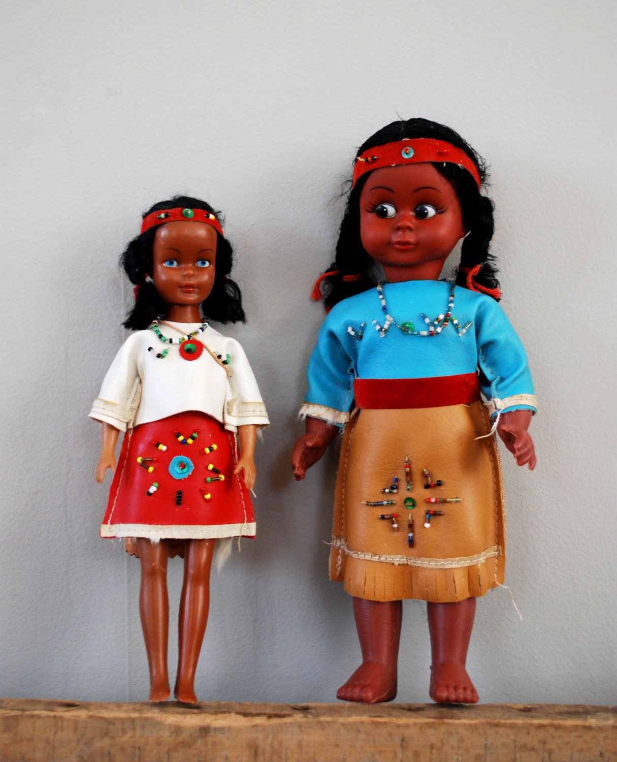 MAKE an OFFER Monday pair of vintage Native American dolls