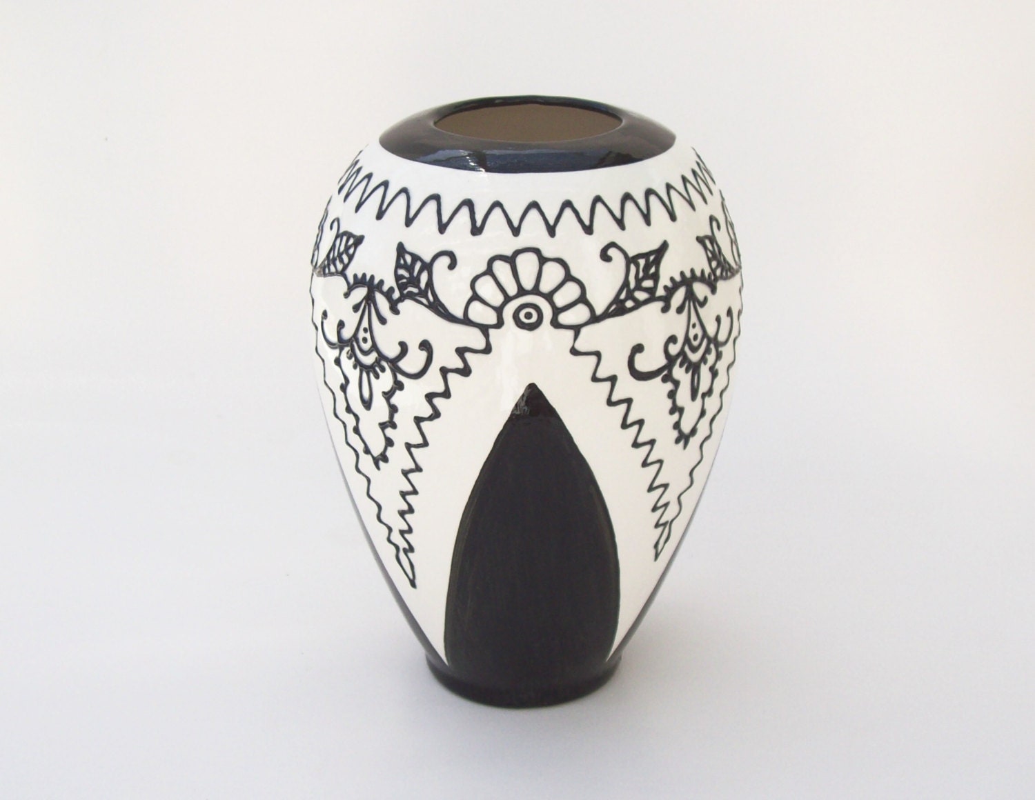 Henna Vase Black and White- Ready to Ship