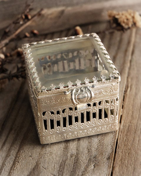 Beautiful Glass and Pewter Square Ring Box
