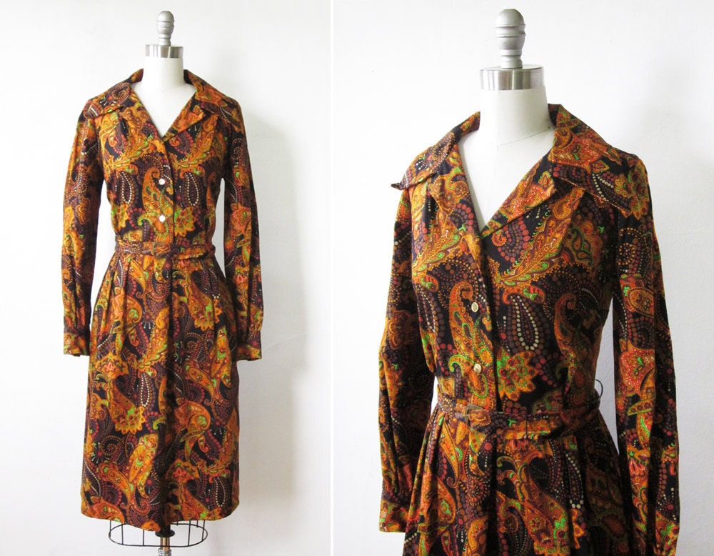 SALE 1970s paisley dress / vintage 70s shirt dress / button up boho dress