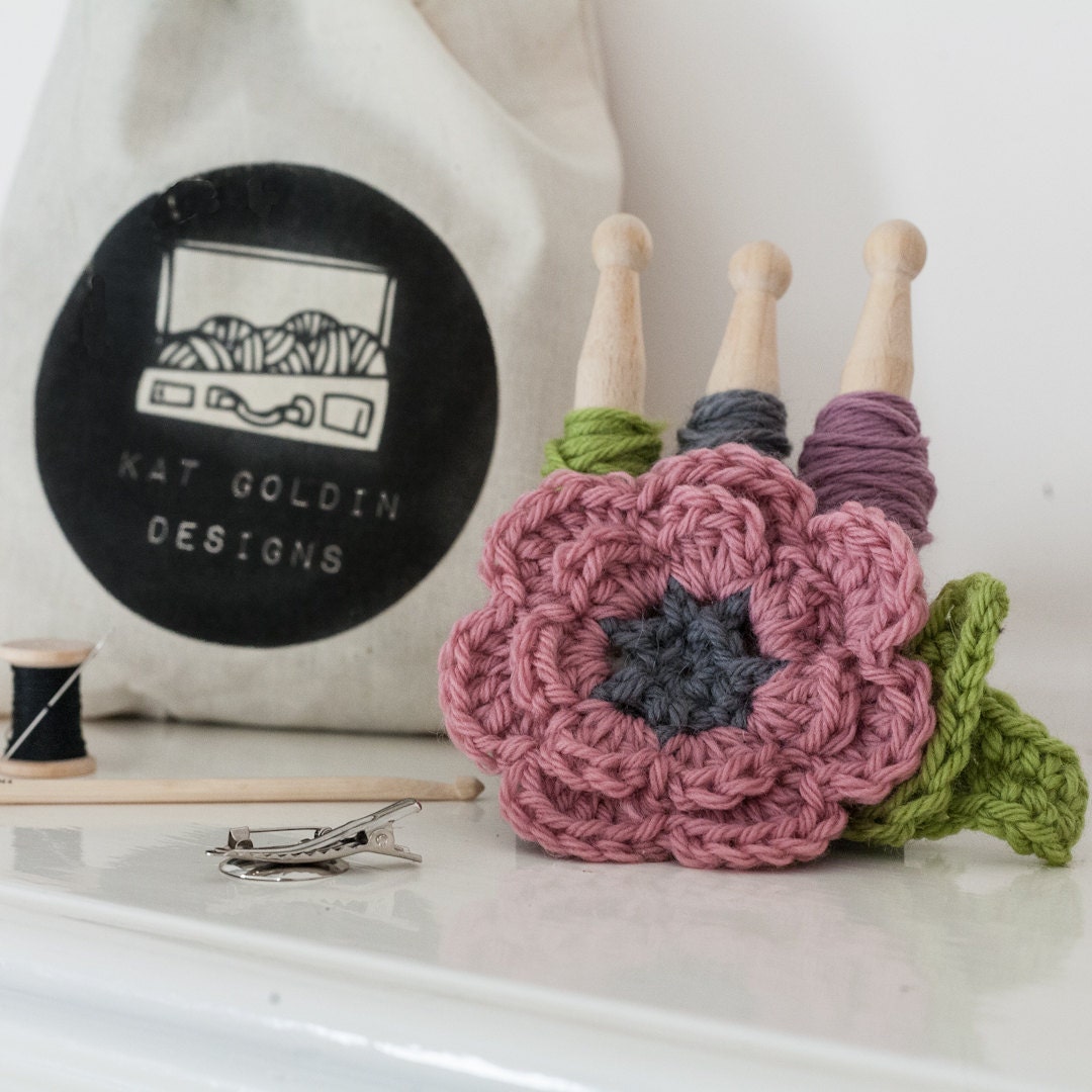 Beginner Crochet a Flower Brooch Kit