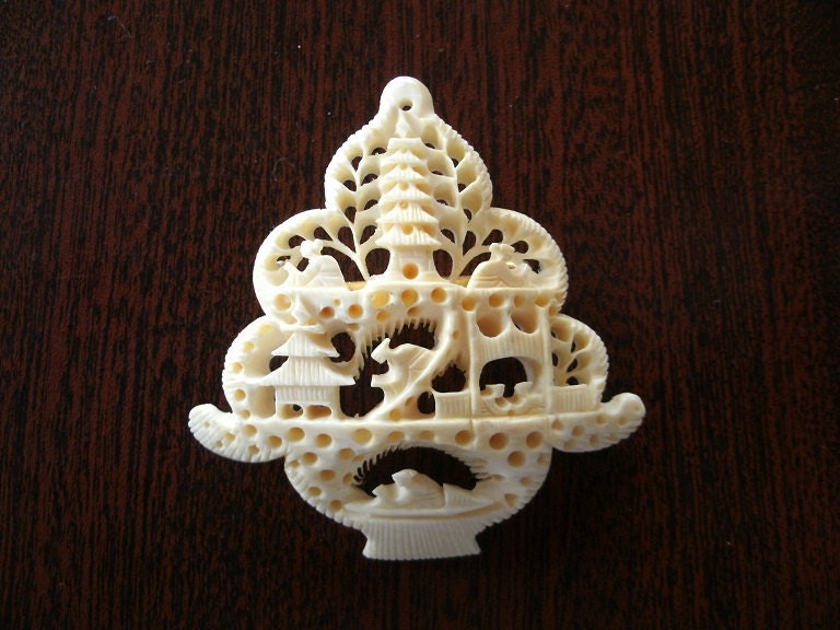 Vintage Faux Ivory Brooch