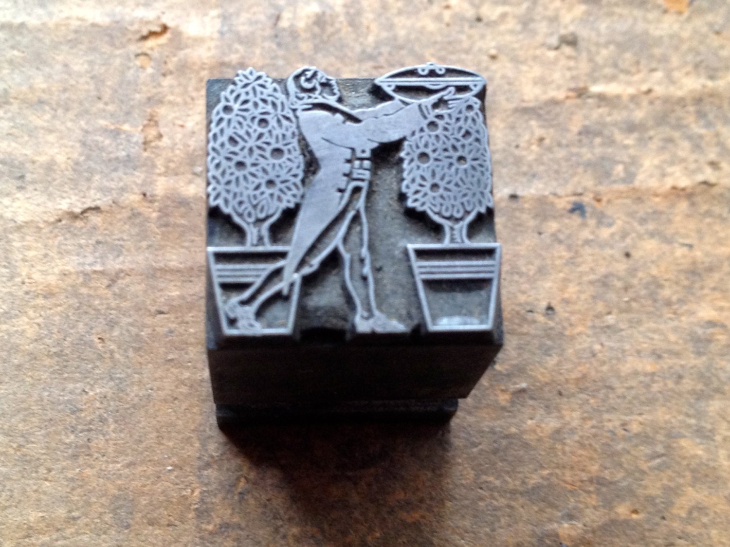 Vintage Metal PRINTERS BLOCK - Butler Serving covered dish of food