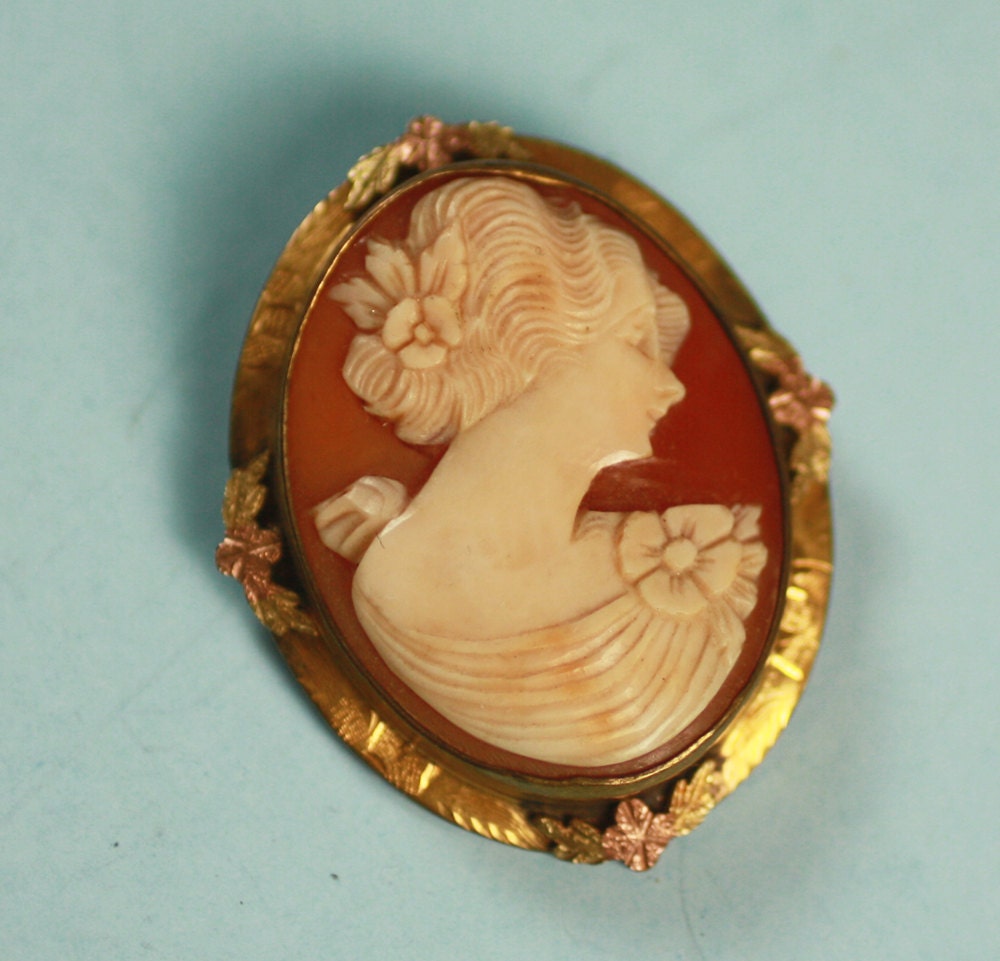 Antique Carved Shell Cameo Brooch Pin Rose and Yellow Gold Accents