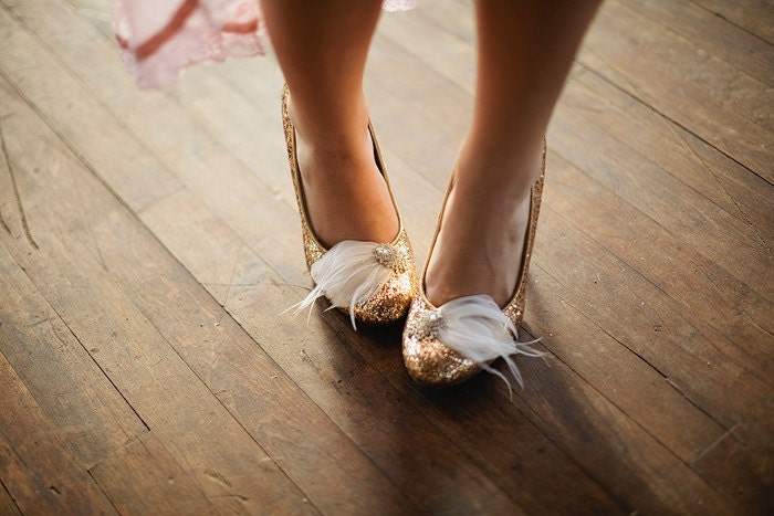 Feather and Rhinestone bridal shoe clips in natural white