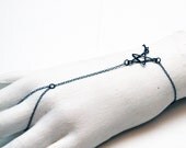 Pentagram Finger Bracelet In Distressed Black