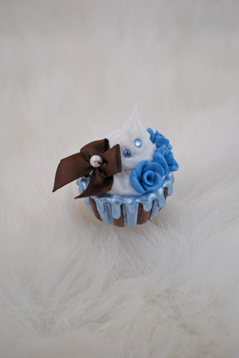 Striped Blue x Chocolate Rose Cupcake Ring