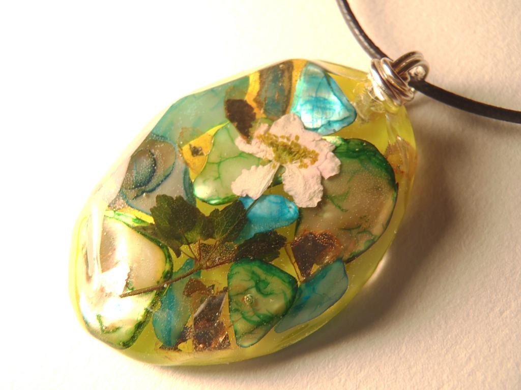 Neon Yellow Mosaic Resin Pendant White Flower Blue Green Bohemian Jewelry Nature Necklace Colorful Shiny Boho Adjustable