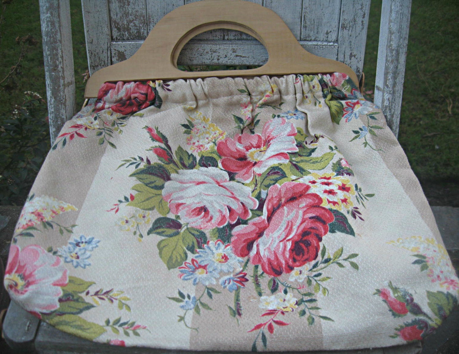 Vintage barkcloth bag with wood handles, gorgeous roses, minty knitting bag/purse