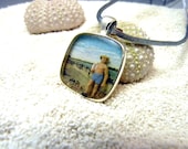 Retro beach pendant with man (blue)