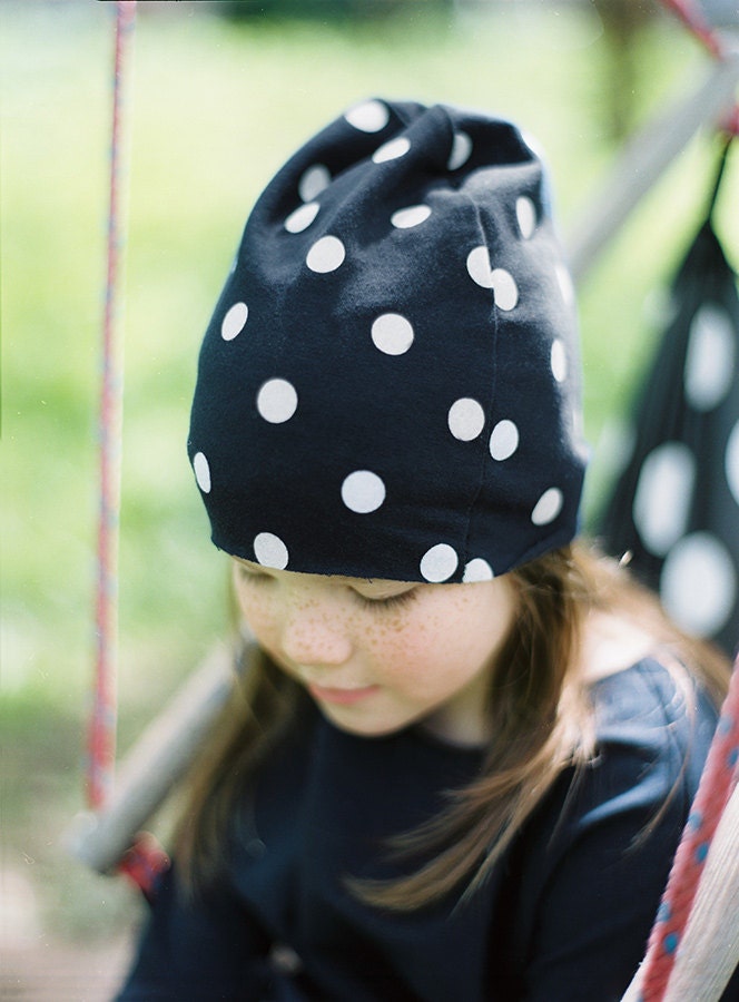 Girl hat dots