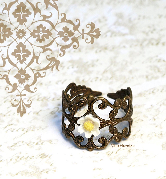 Hippie Chic Daisy Ring. Adjustable Ring. Tiny Daisy Filigree Ring. Bohemian