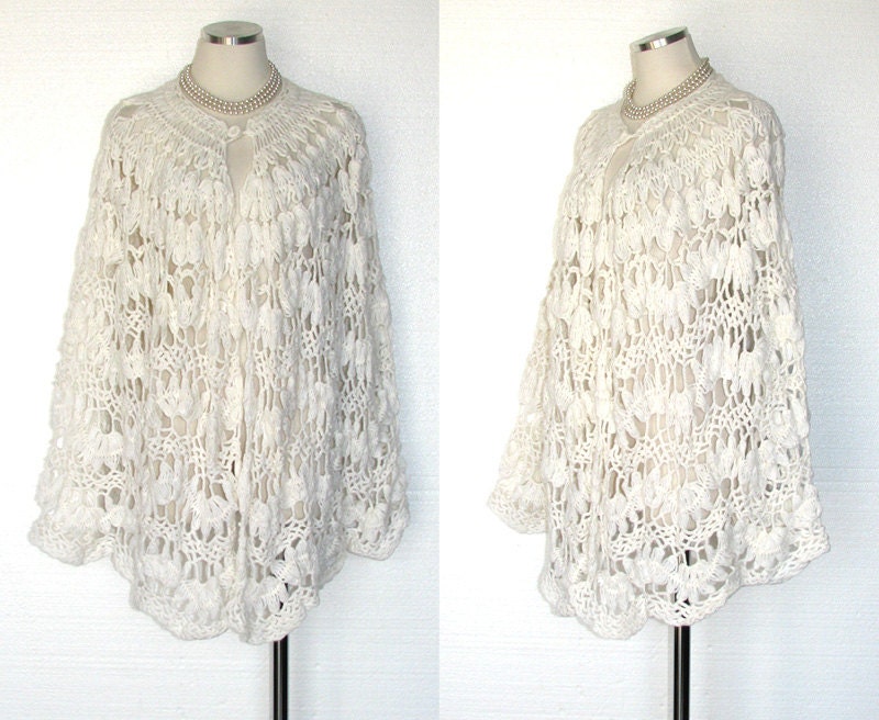 Vintage 70s Knit Shawl / 1970s White Knit Sweater / Cape / Sherpa / Poncho / Stole / 1970s Shawl / 70s Sweater / One Size Fits All