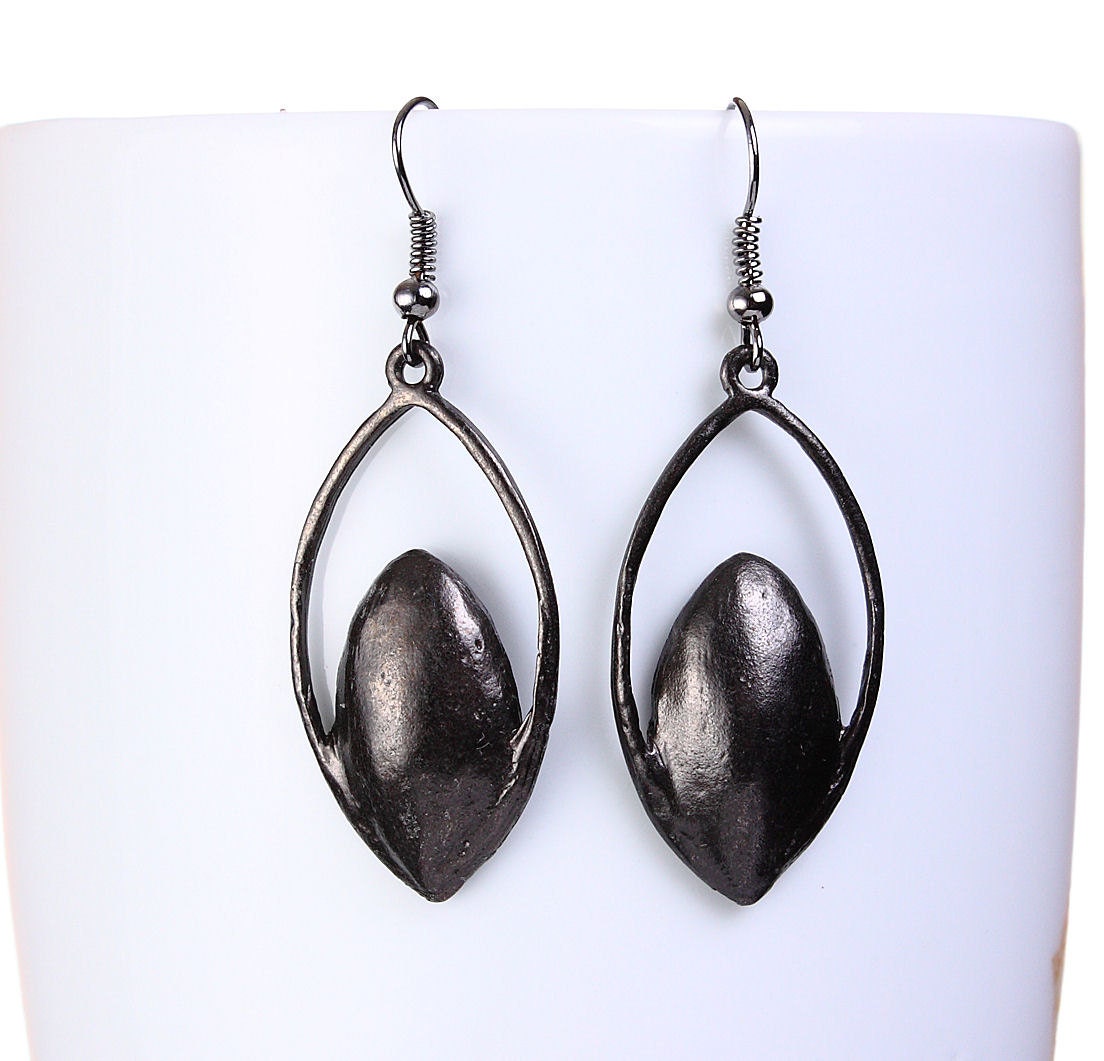 Black tibetan style oval drop dangle earrings (693) - Flat rate shipping