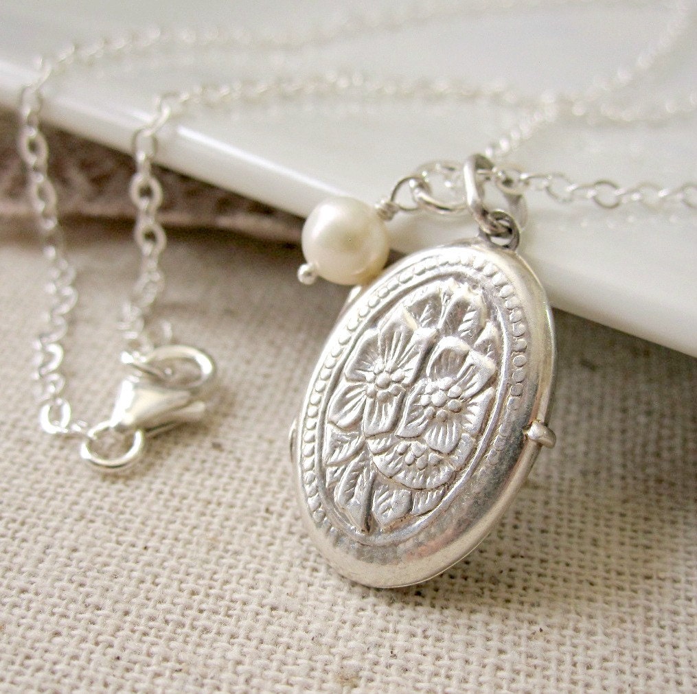Oval Locket, Sterling SIlver Vintage Locket, Photo Locket, Freshwater Pearl, Vintage Jewelry - Garden Party