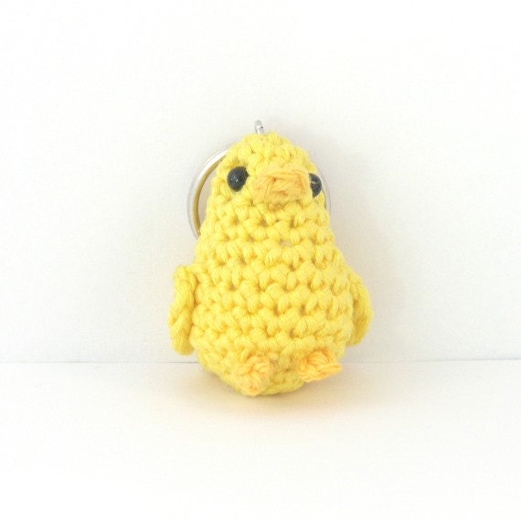 yellow chick keychain - crochet dangle, zipper pull, plushie keychain - amigurumi