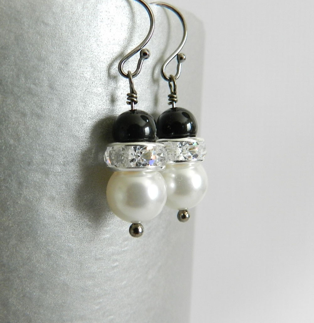 Black and White Pearl Dangle Earrings - Elegant Pearl Drop Earrings - Black Pearl Earrings - Swarovski Black Pearls