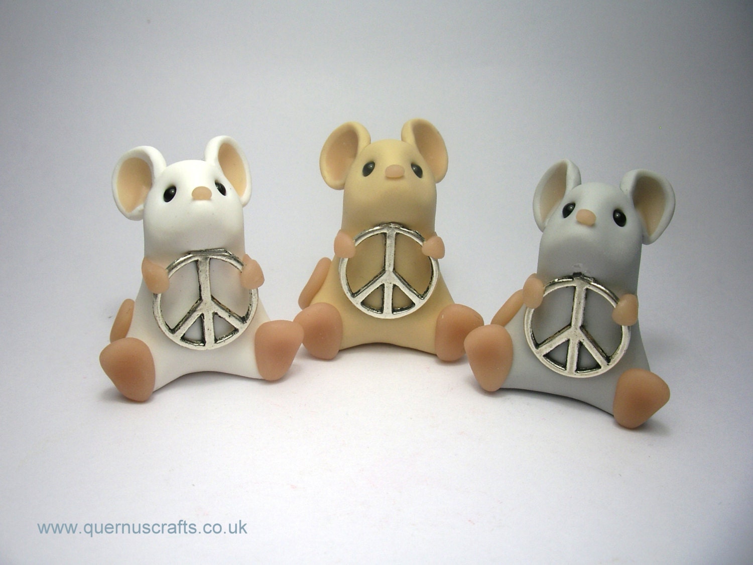 Little Peace Mouse with Silver Charm Ornament Sculpture