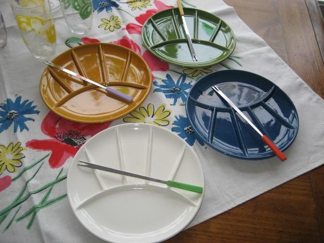 4 Retro Colored Sectioned Fondue Plates w Forks
