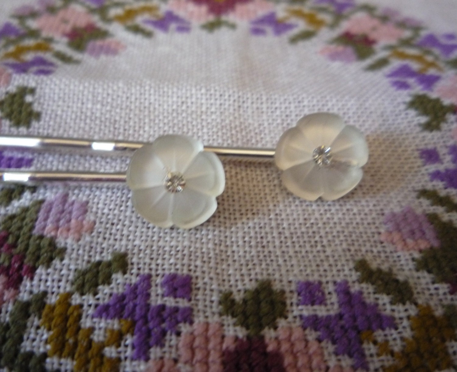 Glass bobby pins Frosted Flowers