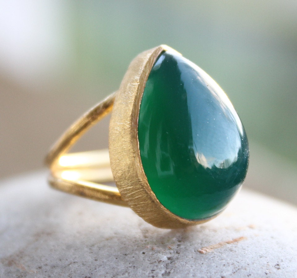 Gold Green Onyx Gemstone Adjustable Ring - Teardrop Stone - Emerald Green