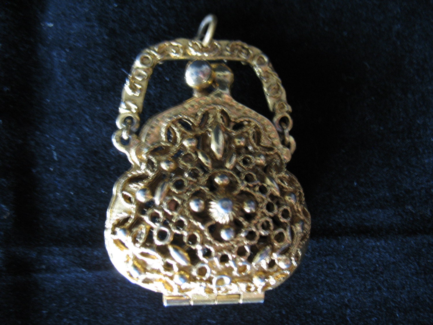 Vintage Art / Mode Art Purse Locket Pendant
