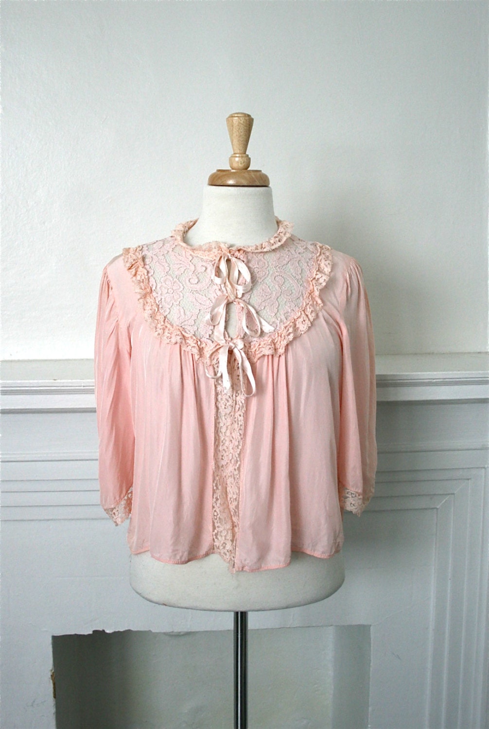 Vintage 1930s 1940s Pink Ribbons & Lace Bed Jacket
