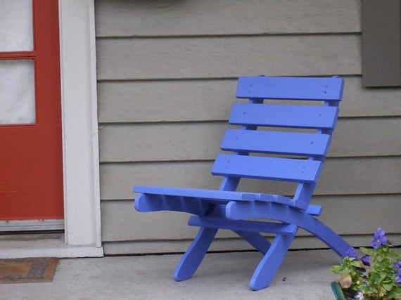 Cedar Patio Chair for Outdoor Relaxation - color: Blue Fish